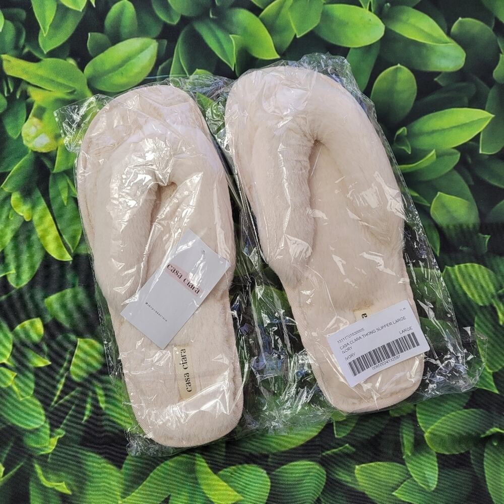 NWT Casa Clara Ivory Faux Fur Thong Spa Slipper size Large (40-41)